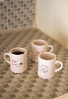 Image of three coffee mugs Unique Mug Design, Coffee Mug Aesthetic, Diner Mug Design, Diner Mug, Coffee Tumbler Design, Retro Mug, Retro Coffee Mug, Desk Gadgets, Branded Mugs