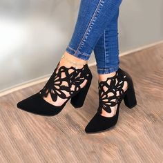 Femme Bottes Chaussures en daim Grandes Tailles Sandales Bottes Bottes d'été Extérieur Bureau du quotidien Bottines Bottines Eté Talon Bottier Bout pointu Elégant Sexy Marche Daim Fermeture Couleur de 2023 ? CAD $59.99 Heels Chunky Heel, Summer Women Shoes, Thick High Heels, Heels Elegant, Womens Suede Boots, Heels Chunky, Summer Boots, Chunky Heels Sandals, Pointed Toe Heels