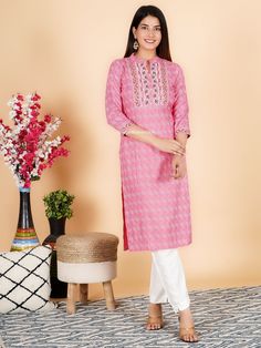 Flaunt Sartorial Elegance When You Wear This Kurti. This Kurti is designed according to the latest trends with absolute perfection which will increase your wardrobe collection as you wear this beautiful kurti from the house of Pure Comfort. This is light weight material Kurti and it will be soft on your skin. Look Classy And Stylish In This Piece And Revel In The Comfort Of The Soft Fabric. Indian Designer Readymade Party/Ethnic Wear kurtis .this kurti unique and will make you stand out among th Beautiful Kurti, Women Kurti, Rayon Kurti, Indian Kurta, Look Classy, Kurtis With Pants, Designer Kurtis, Designer Kurti, Indian Designer