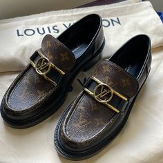 Louis Vuitton Loafers This Is Louis Vuitton Monogram Calfskin Academy Loafers Size 38 In Black. These Are Crafted Of Black Calfskin Leather. They Feature Monogram Trim, 1-Inch Platforms And 1.25-Inch Heels It Is Like A Brand New And It’s Come With 2 Dust Bag No Box I Only Have A Dust Bag Because When I Bought This In Paris, I Can’t Carry The Box With Me Mules Men, Louis Vuitton Loafers, Shoes Closet, Bag And Shoes, Shoes Louis Vuitton, Lv Shoes, Chic Bags, Louis Vuitton Shoes, Shoe Closet