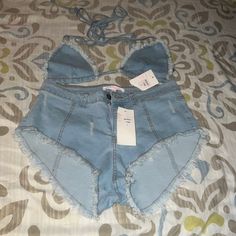 Short Shorts Set Two Piece Shorts, Two Piece Shorts Set, Hollister Jean Shorts, Midi Jeans, Mom Jeans Shorts, Studded Denim, High Fashion Outfits, Ripped Shorts, Knee Length Shorts