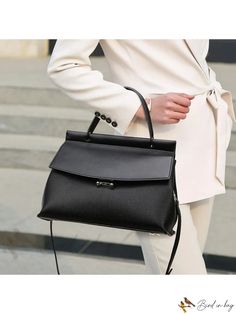 Bird in Bag - This stylish and simple ladies handbag features a flip-lock opening and closing mechanism. The Korean style is ideal for everyday use, and Minimalist Pattern, Style Minimalist, Bird In Bag, Bag Bag, Square Bag, Top Handle, Pu Leather, Korean Fashion, Women Handbags