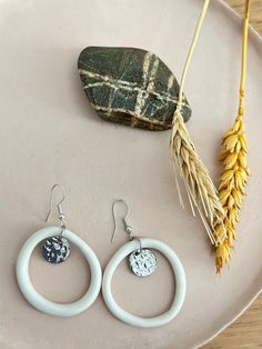 🌟 Handcrafted porcelain earrings with a modern and minimalist design Material & Technique: 🔸 Hand-shaped porcelain earrings with a natural texture 🔸 Carefully fired at high temperatures for durability 🔸 Paired with 925 silver ear hook - Lightweight Jewelry Size & Care Instructions: 🔸 Earring diameter: 3,5 cm 🔸 Clean porcelain with a white rubber sponge If requested, it also makes a thoughtful gift, beautifully packaged for any occasion 🎁 Unique Touch Atelier 🌟-- Hind ️ 📌 Slight variatio Hypoallergenic White Circular Earrings, Hypoallergenic White Circle Earrings, Minimalist White Round Hoop Earrings, White Minimalist Round Hoop Earrings, Minimalist White Hoop Earrings For Everyday, Nickel-free White Circular Earrings, Nickel Free White Circle Earrings, White Nickel-free Circular Earrings, Modern White Nickel-free Hoop Earrings