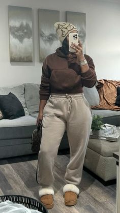 Chill Fall Outfits Casual, Ath Leisure Outfits Women, Weekend Lounge Outfit, Comfortable Baddie Outfits, Simple Cute Outfits For Fall, Chestnut Uggs Outfit Black Women, Cute Postpartum Outfits Fall, Cozy Shorts Outfit, Casual Errands Outfit Winter