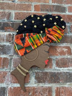 Kente cloth wreath for door or wall Seniors Crafts, Cloth Wreath, Soul Sisters Gifts, Wreath For Door, Black Wreath, Gifts For Female Friends, Diy Flores, African Wall Art, Kente Cloth