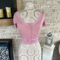 American Eagle Pink Lace Crop Top Size S Excellent Condition, Never Worn. Cheap Pink Lace Top, Pink Lace Top Y2k, Pink Lace Tank Top, Pink Lace Tank, Pink Lace Feminine Tank Top, Pink Lace Crop Top, Lace Crop Tops, Pink Tshirt, Lace Tank Top