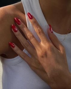 Almond Nails Inspiration Kutek Disney, Unghie Sfumate, Nagellack Trends, Red Nail Designs, Nail Idea, Red Nail, Neutral Nails, Minimalist Nails, Art Photos