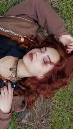 Ginger Punk Hair, Red Head With Tattoos, Ginger Woman Aesthetic, Red Hair Grunge, Unconventionally Attractive People, Picnic Fits, Burgandy Hair, Y2k Hairstyles, Hippie Aesthetic