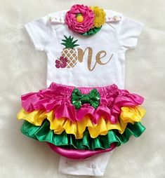 This listing is for Baby girl's Summer/Hawaiian theme First Birthday outfit . Includes - White Bodysuit, Bloomerskirt (ruffles all around )and headband . All outfits are made to Order and Standard PROCESSING time is 2 weeks. *Processing time DOES NOT INCLUDE SHIPPING TIME. U.S. SHIPPING is based on the method of shipping you choose at checkout in the drop down menu: Standard (first class mail): 4-6 business days Priority Mail: 2-4 business days There are faster options too! **Washing Instruction Aloha Birthday Cake, Aloha Birthday, Luau Outfits, Cake Smash Outfit Girl, Aloha Party, Luau Birthday Party, Pool Birthday, Tropical Birthday, Luau Birthday