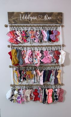 If you are anything like my family, you have more headbands and bows than you know what to do with. This Cascading Multi-Tiered Bow Holder is for you. Headband And Bow Holder, Diy Bow Holder, Diy Baby Bows, Girls Room Diy, Hair Bow Organizer, Headband Organizer, Bow Organizer, Bow Hanger, Girl Nursery Decor