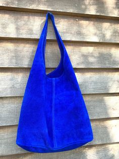 Cobalt Blue Slouchy Style Bag Crafted from Soft Italian Suede, Gorgeous Eye Catching Statement Bag Features a perfectly sized should strap that sits neatly and comfortably under the arm and on the shoulder. A magnetic popper closure has been added to keep your essentials nice and safe. Magnetic fasten and interior wallet pouch Approx 60cm height including handle, 42cm wide when flat. Internal zip pouch on chain is 19cm wide by 12cm This is a soft bag that sits comfortably against your body, it's not structured. Inside there is plenty of space to use this bag as your daily favourite! Cobalt Outfit, Blue Purse Outfit, Cobalt Blue Fashion, Cobalt Blue Outfit, Italian Blue, Statement Handbag, Slouchy Style, Soft Bag, Statement Bag