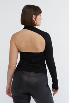 Elegance meets edge. Welcome to the iconic silhouette that put our brand on the map. The Manhattan, here in an asymmetric top design, is as flattering as it is captivating, defined by a halter neckline that continues to an elegant long sleeve framing an open back. Fashioned from our soft and stretchy European fabric for the perfect hugging fit. Need help putting it on? Watch the tutorial. Also available with a mesh sleeve. [SPLIT] Natalee, in black, is 5'10" (178 cm) tall, wearing size M. Sam, i Luxury Black One Shoulder Top With Asymmetrical Neckline, Black Top Design, Black Backless Top, Luxury Elegant One-shoulder Asymmetrical Top, Black One-shoulder Top With Asymmetrical Neckline, Versatile Black One-shoulder Top With Asymmetrical Neckline, Luxury Black One-shoulder Top With Asymmetrical Neckline, Asymmetric Top, Top Clothing