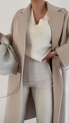 Outfit Chic, Beige Coat, Minimal Outfit, Casual Work Outfits, Mode Inspo, Looks Chic, Work Outfits Women, Professional Outfits, Business Casual Outfits