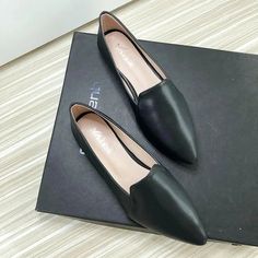 SPECIFICATIONS Brand Name: Advbridge Closure Type: SLIP-ON Item Type: flats Fashion Element: Shallow Outsole Material: RUBBER Insole Material: PU Pattern Type: Solid modname=ckeditor SIZE 33 = INNER 21.5CM SIZE 34 = INNER 22.0CM SIZE 44 = INNER 27.0CM Foldable Flats, Flats For Women, Women Flats, Leather Flat Shoes, Shoes Loafers, Black Flats, Fashion Flats, Womens Flats, Loafer Shoes