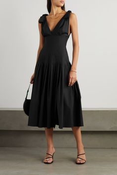 Black Pleated cotton-blend poplin midi dress | CAROLINA HERRERA | NET-A-PORTER Black Attire, Chic Skirts, Crepe Dress, Winter Fashion Outfits, Carolina Herrera, Daily Outfits, Net A Porter