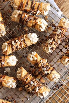 there are many desserts that are on the cooling rack and ready to be eaten