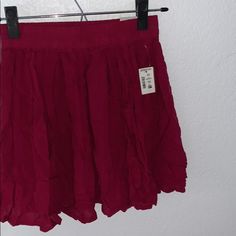 New With Tag Beautiful Skirt Perfect For Fall Red Elastic Waistband Mini Skirt For Summer, Casual Red Relaxed Skort, Red Stretch Casual Mini Skirt, Casual Red Stretch Mini Skirt, Red Stretch Mini Skirt Casual, Red Stretch Tiered Skirt, Red Stretch Casual Skort, Casual Red Mini Shorts, Red Mini Skirt With Elastic Waistband