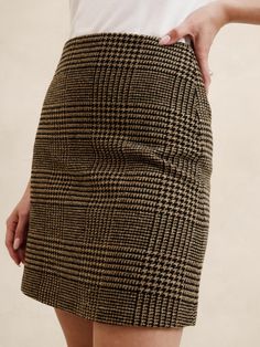 Wool-Blend Houndstooth Mini Skirt | Banana Republic Factory Houndstooth Skirt Outfit, Wool Skirt Outfit, Houndstooth Mini Skirt, Houndstooth Skirt, Wool Mini Skirt, Fashion Bottoms, Miniskirt Outfits, Banana Republic Factory, Street Outfit