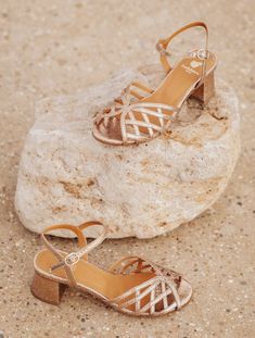 Salma Or Sépia - Sandales à petits talons en cuir lamé doré - Chaussures de mariage et cérémonie Gala Open Toe Sandals With Reinforced Heel, Spring Evening T-strap Sandals With Low Heel, Open Toe Sandals With Reinforced Heel For Gala, Summer Evening T-strap Sandals With Padded Heel, Ankle Strap Sandals With Padded Heel For Galas, Low Heels With Reinforced Heel For Summer, Summer Low Heels With Reinforced Heel, Summer Sandals With Reinforced Block Heel, Low Heel Sandals For Summer Galas