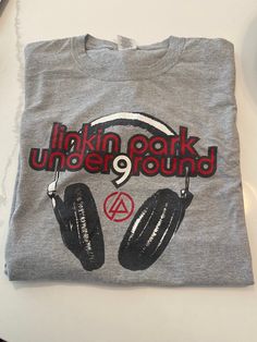 Gray Linkin Park Underground T-shirt with headphones graphic - from their fan club. Casual Logo Print T-shirt For Music Festivals, Casual T-shirt With Logo For Music Festivals, Casual Tops With Logo Print For Music Festivals, Casual T-shirt For Music Festival Fan Merchandise, Linkin Park Shirt, Brown Hair Bangs, Alt Clothes, Wardrobe Pieces, Baggy Clothes