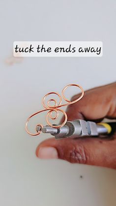 Hammered Wire Jewelry Tutorial, Jewelry Making Tutorials Free, Diy Wire Jewelry Tutorials Free Pattern, Wire Weaving Tutorial Beginner, Minimalist Wire Wrapped Jewelry, Wire Work Jewelry Tutorials Free, Elegant Wire Wrapped Necklaces, Wire Wrap Tutorial Free, Simple Wire Wrapped Pendant Tutorial