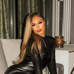 Blonde Highlights On Dark Hair Black Ppl, Haute Hair, Hair Affair, Hair Laid, Hair Life, How To Pose, Blonde Highlights, Pretty Hairstyles, Fall Hair