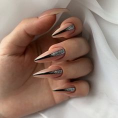 Edgy Summer, Summer Nails 2024, Black Stiletto Nails, Stiletto Nail Art, Cute Nail, Ombre Nail Designs