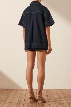 Chic Dark Wash Short Sleeve Tops, Dark Wash Denim Short Sleeve Top, Navy Relaxed Fit Tops For Spring, Dark Wash Cotton Top For Fall, Chic Denim Tops For Casual Gatherings, Dark Wash Denim Tops For Casual Gatherings, Casual Indigo Tops For Work, Indigo Casual Top For Work, Dark Wash Oversized Denim Top