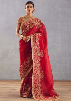 Saree Drapes, Embroidery Hand, Saree Blouse Designs Latest, Red Saree, Saree Trends, Blouse Designs Latest, Indian Sari, Lehenga Designs, Saree Look