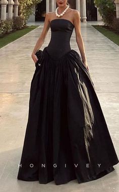 Model Tips, Vogue Dress, Evening Dress Fashion, Money Aesthetic, Black Party, Satin Material, Model Life, Wedding Bridesmaid Dresses, Evening Dresses Prom