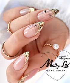 100+ Christmas Nail Designs To Rock This Winter! - Blush & Pearls Unghie Sfumate, New Years Nail Designs, New Years Eve Nails, White Nail, Festival Nails, Elegant Nails