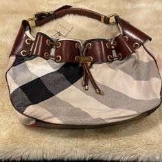 This Bag Is Very Unique In Its Style . It Has The Classic Burberry Pattern Along With Touches Of Beautiful Golden Hardware And Leather That Gives A Nod To A Bit Of Equestrian . Burberry Pattern, Authentic Bags, Burberry Bag, Equestrian, Burberry, Bag Lady, Shoulder Bag, Leather, Pattern