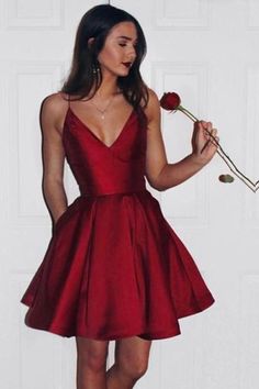 Cute V Neck Homecoming Dress Satin Short Prom Dress Gaun Koktail, Burgundy Homecoming Dress, Simple Spaghetti, Simple Homecoming Dresses, Burgundy Homecoming Dresses, Jacques Fath, Club Fashion, Cute Homecoming Dresses, Satin Homecoming Dress