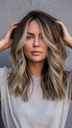 Blonde Hairline Dark Hair, Blonde And Brown Hair Color Highlights, Soft Caramel Highlights, Blonde Balayage Hair, Balayage Hair Color Ideas, Fall Blonde Hair, Balayage Hair Color, Balayage Blond, Soft Caramel