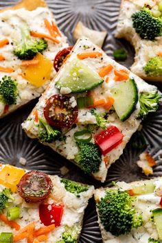 Cold Veggie Pizza (Homemade Appetizer) Crescent Pizza, Cold Veggie Pizza, Veggie Pizza Recipe, Homemade Appetizer, Vegetable Appetizers, Homemade Flatbread, Pizza Appetizers, Cream Cheese Topping, Sally's Baking