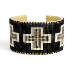 ETKIE bracelets are hand-beaded in collaboration with talented Navajo artisans in New Mexico. Bead Loom Kits, Loom Jewelry, Bracelets Ideas, Native Beadwork, Native American Beadwork, Grey Beads, Beading Techniques, Beading Tutorial, Bead Loom Patterns