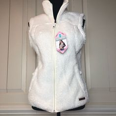 Super Comfy And Soft Cream Plush Vest By Free Country. Nwt. Zipper Pockets. Faux Fur Shell. Size Small. Approx Measurements Pit To Pit 17” Shoulder To Hem 23” Make An Offer! A-2 White Stretch Cozy Outerwear, White Faux Fur Vest, White Puffer Vest, Faux Fur Vest Black, White Puffer, Quilted Puffer Vest, Pink Vest, Womens Puffer Vest, Reversible Vest