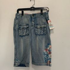 New With Tags Denim Juniors Size 7 Bermuda Shorts. 27 Inch Waist 13 Inch Inseam 8 Inch Rise 4 Pockets Spring Denim Blue Capris With Pockets, Summer Denim Blue Capris With Pockets, Denim Blue Capris With Pockets For Summer, Denim Blue Summer Capris With Pockets, Trendy Mid-rise Cotton Capris, Short Jeans With Medium Wash And Hip Pockets, Casual Denim Blue Capris With Pockets, Casual Denim Capris In Short Length, Casual Short Denim Capris