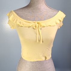 Nwt Pacsun Me To We Off Shoulder Crop Ruffle Detail Top Pale Yellow Size Small Top Hem To Bottom Hem 11 Inches Yellow Ruffled Top For Beach, Summer Cropped Top With Ruffles, Casual Ruffled Crop Top For Vacation, Casual Ruffle Crop Top For Vacation, Stretch Ruffled Tops For Vacation, Stretch Ruffle Tops For Vacation, Spring Daytime Ruffled Tops, Fitted Summer Tops For Daytime, Yellow Stretch Tops With Ruffles