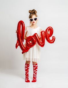 Valentines Mini Photo Session, Kids Photoshoot Ideas At Home, Valentine Day Decorations, Valentines Minis, Valentine Photoshoot, Aesthetic Valentines Day, Valentines Day Home Decor, Valentines Day Photoshoot, Valentines Day Decoration