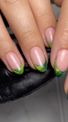 Cat Eye Nails Polish French Tip, Green Cat Eye French Tip Nails, Lime Green Cat Eye Nails, Unique Green Nails, Green Cateye Nail Designs, Green Themed Nails, Green Cats Eye Nails, Green Cateye Nail, Green Magnetic Nails