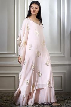 Shop for Mandira Wirk Peach Viscose Crepe Foil Print Kurta Set for Women Online at Aza Fashions Mandira Wirk, Kurta And Sharara, Kaftan Kurta, Celebrity Fashion Outfits, Happy Dresses, Kaftan Designs, Kurta Set For Women, Ritu Kumar, India Dress