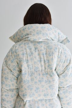 This bestseller is back in stock! Stay warm and stylish in our Lark Floral Puffer Jacket! This is a customer must-have from market this year. With its cozy and trendy design featuring a cream and blue floral print fabric, zipper front, and playful bow details, this jacket is the perfect addition to your wardrobe. Plus, it has pockets for added convenience. Winter just got a whole lot cuter! Hits at the hip. FIT: Fits true to size. We recommend taking your normal size, and you can still wear with Wedding After Party, Bachelorette Party Outfit, Beach Bride, Spring Accessories, Casual Day Dresses, Halloween Sweater, Floral Print Fabric, Blue And White Floral, Blue Floral Print