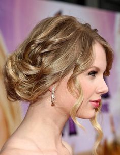 20 Easy Updo Hairstyles for Long Hair MagMent Chignon Updo, Messy Hair Updo, Simple Prom Hair, Prom Hairstyles For Short Hair, Cute Curly Hairstyles, Long Hair Updo, Messy Bun Hairstyles