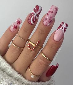 Fancy Christmas Nail Designs, Fancy Christmas Nails, Christmas Candy Nails, Christmas Nails 2022, Blue Christmas Nails, Candy Nails, Witch Nails, Holiday Nails Christmas, Candy Cane Nails