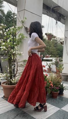 Sunset Picnic Outfit, India Aesthetic Outfits, Indian Teenager Aesthetic, Saree For Traditional Day In College, Indian Summer Outfits Casual, Red Long Skirt Outfit, Indian Street Wear, Desi Casual Outfits