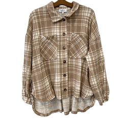 Plaid Collared Long Sleeve Button Down Shirt By Gilli Features: Brand: Gilli Color: White, Cream Collared Long Sleeve Button Closure Chest Patch Pockets Plaid Pattern Hi-Lo Hem 78% Polyester 18% Rayon 4% Spandex Size: Womens S Measurements: Chest 51 In / 130 Cm Length 26 In / 66 Cm Condition: New With Tags Collared Pockets Ls Ranch Farmhouse Relaxed Fit Saturday Sunday Travel Vacation Summer Spring Everyday Comfortable Relaxed Weekend Outfit Trendy Beige Tops With Snap Buttons, Beige Button-up Winter Shirt, Winter Beige Button-up Shirt, Fall Button-up Shirt For Day Out, Beige Buttoned Tops For Fall, Trendy Fall Shirt With Snap Buttons, Trendy Beige Shirt With Buttons, Trendy Beige Blouse With Button Closure, Trendy Blouse With Button Closure For Fall