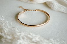 The Lola Cuff is oh-so-classic with a touch of sparkle! It’s perfect to wear to work, or your next date night. FEATURES 16K gold, rose gold or rhodium over brass base (tarnish resistant) cuff 14K gold-filled or sterling silver chain extender, adjustable length Tiny cubic zirconia stone All bracelet findings (clasp, chain, jump rings) are all gold-filled/sterling silver to ensure the highest quality piece. Rose Gold Cuff Bracelet, Gold Bracelet Simple, Gold Bracelet Cuff, Gold Cuffs, Chain Extenders, Minimalist Bracelet, Gold Bangle Bracelet, Wear To Work, Polish Jewelry