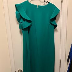 Calvin Klein Dress Size 12 Green Flutter Sleeve Evening Dress, Calvin Klein A-line Formal Dresses, Chic Green Mini Dress With Flutter Sleeves, Elegant Green Midi Dress With Flutter Sleeves, Green Shift Dress For Party, Green Midi Dress With Flutter Sleeves, Elegant Green Lined Dress, Green Ruffled Dresses For Work, Chic Green Shift Dress