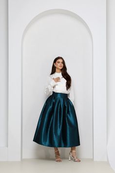 Teal Skirt, Taffeta Skirt, Skirt With Pockets, Skirt for Women, Classic Skirt, Ball Gown Skirt, Formal Skirt, Wedding Skirt. Taffeta skirt with sash included. Skirt has a pockets. Taffeta skirt makes a classical elegant look. This skirt is perfect for any occasion.  Waistline can be made wider or more narrow. Skirt can be made longer or shorter. You can choose length from 70-155cm (27-45 inches). More skirts you can see here:  https://www.etsy.com/shop/DesirCouture?ref=seller-platform-mcnav&sect Teal Skirt Outfit, Garden Party Wedding Guest, Teal Skirt, Taffeta Skirt, Wedding Skirt, Gown Skirt, Wedding Guest Style, Classic Skirts, Rock Outfit